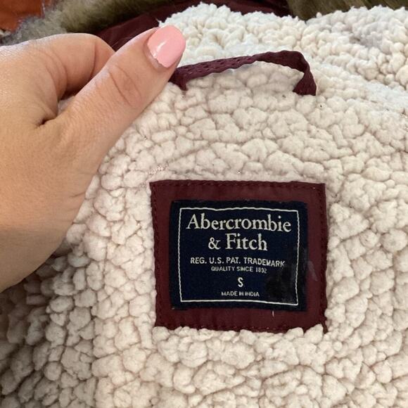 Abercrombie & Fitch Womens Parka Jacket Size Small Coat Burgundy Sherpa Preppy - Picture 2 of 13